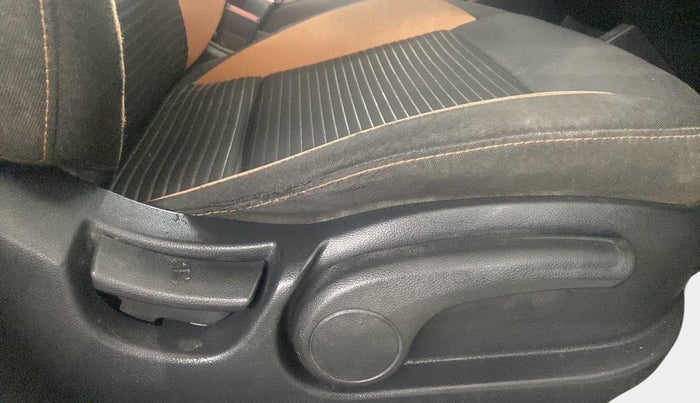 2017 Hyundai i20 Active 1.2 S, Petrol, Manual, 61,142 km, Driver Side Adjustment Panel