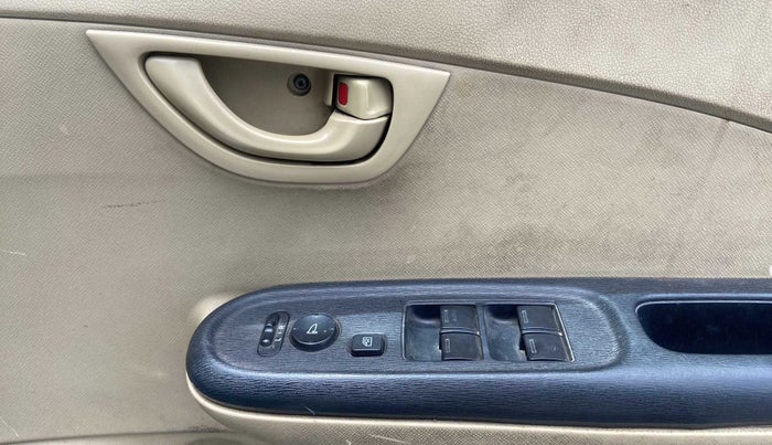 2014 Honda Brio S MT, Petrol, Manual, 91,414 km, Driver Side Door Panels Control