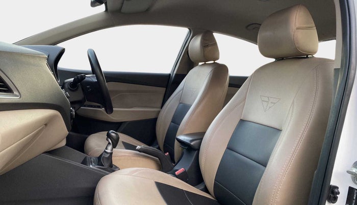 2018 Hyundai Verna 1.6 VTVT SX, Petrol, Manual, 87,005 km, Right Side Front Door Cabin