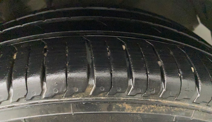 2016 Maruti Ertiga VXI CNG, CNG, Manual, 83,911 km, Left Front Tyre Tread