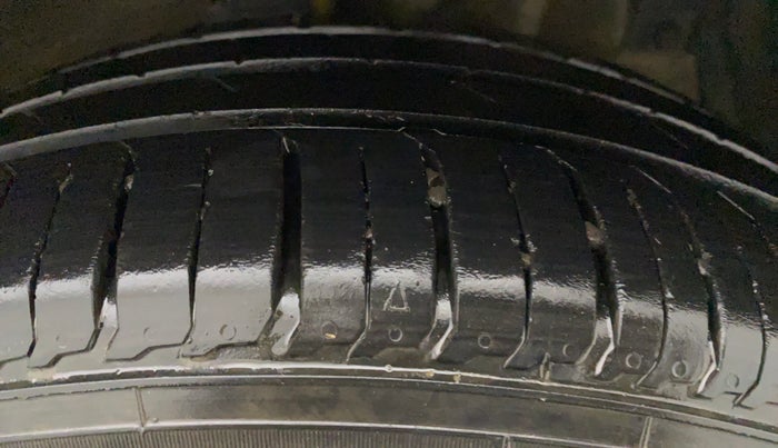 2016 Maruti Ertiga VXI CNG, CNG, Manual, 83,911 km, Right Front Tyre Tread