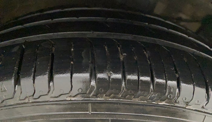2016 Maruti Ertiga VXI CNG, CNG, Manual, 83,911 km, Right Rear Tyre Tread