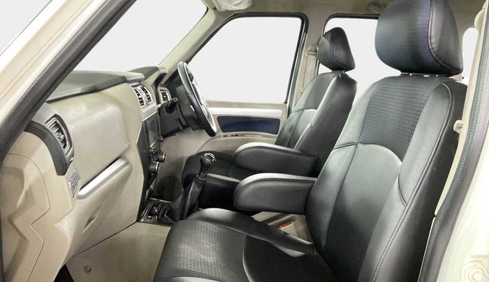 2019 Mahindra Scorpio S11 2WD, Diesel, Manual, 33,657 km, Right Side Front Door Cabin