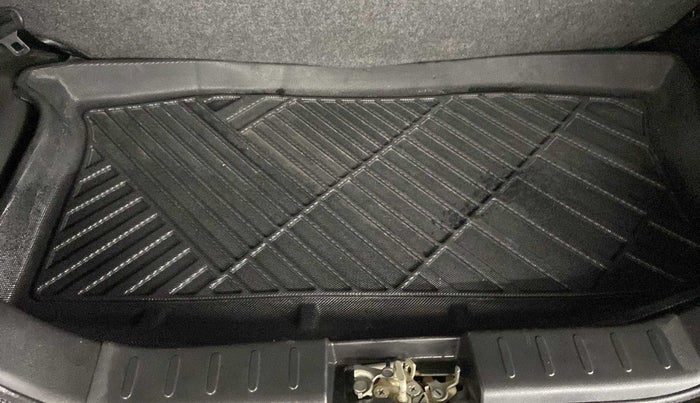 2021 Maruti Alto VXI, Petrol, Manual, 22,928 km, Dicky (Boot door) - Tool missing