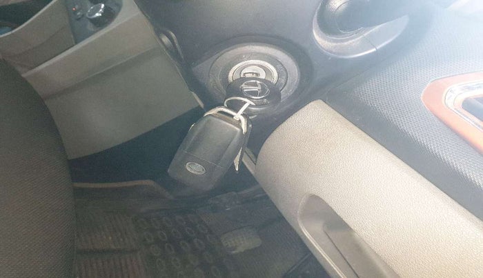 2017 Tata Tiago XZ PETROL, Petrol, Manual, 55,073 km, Lock system - Door lock knob has minor damage