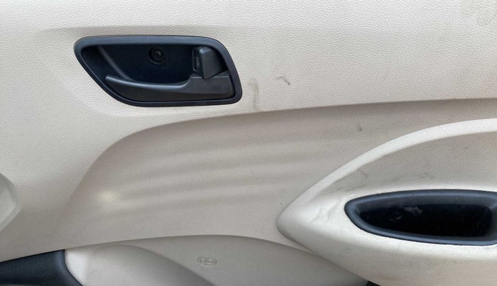 2020 Hyundai NEW SANTRO MAGNA 1.1 CORPORATE EDITION, Petrol, Manual, 17,846 km, Driver Side Door Panels Control