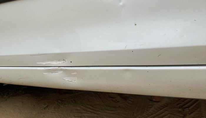 2014 Maruti Swift ZDI, Diesel, Manual, 74,232 km, Left running board - Minor scratches
