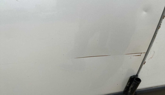 2014 Maruti Swift ZDI, Diesel, Manual, 74,232 km, Front passenger door - Minor scratches