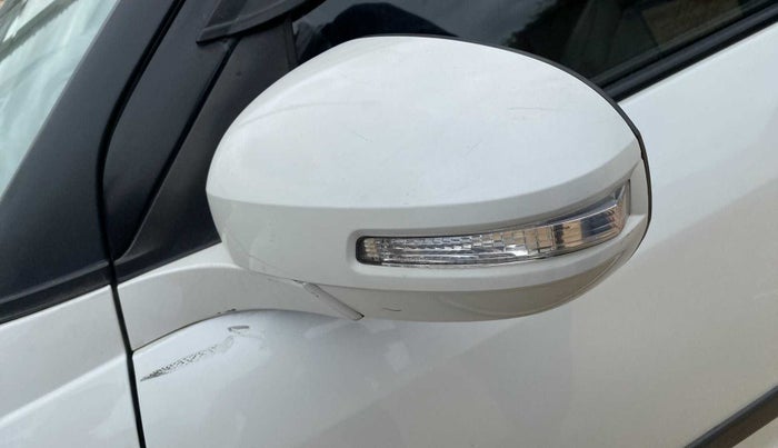 2014 Maruti Swift ZDI, Diesel, Manual, 74,232 km, Left rear-view mirror - Indicator light not working