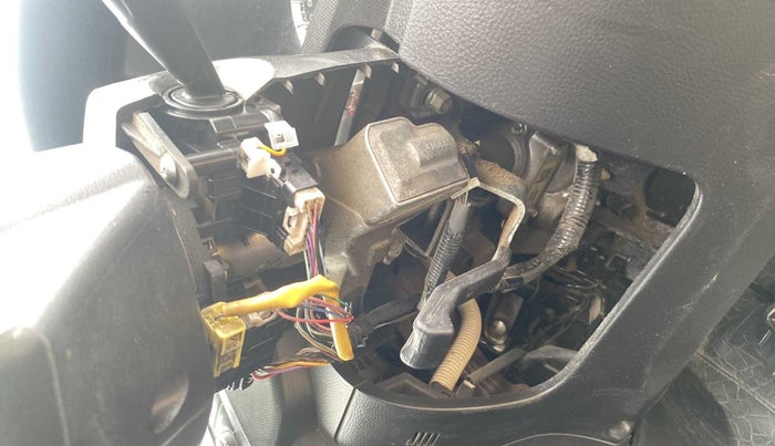 2014 Maruti Swift ZDI, Diesel, Manual, 74,232 km, Steering wheel - Steering cover is minor torn