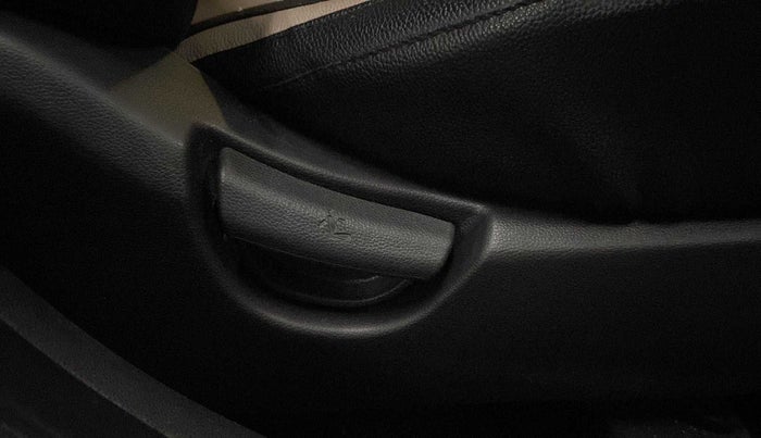 2019 Hyundai Grand i10 MAGNA 1.2 KAPPA VTVT, Petrol, Manual, 42,474 km, Driver Side Adjustment Panel