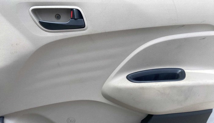2019 Hyundai NEW SANTRO ERA, CNG, Manual, 72,066 km, Driver Side Door Panels Control