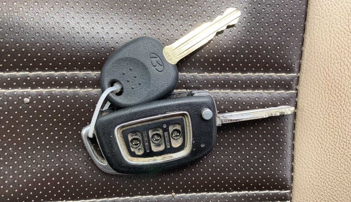 2014 Hyundai i20 SPORTZ 1.4 CRDI, Diesel, Manual, 1,20,304 km, Lock system - Remote key minor damage