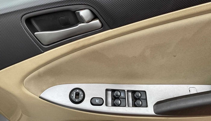 2016 Hyundai Verna 1.4 VTVT, Petrol, Manual, 53,479 km, Driver Side Door Panels Control