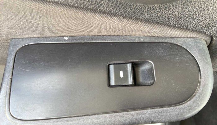 2015 Tata Bolt XMS QUADRAJET, Diesel, Manual, 1,16,879 km, Left front window switch / handle - Switch/handle not functional