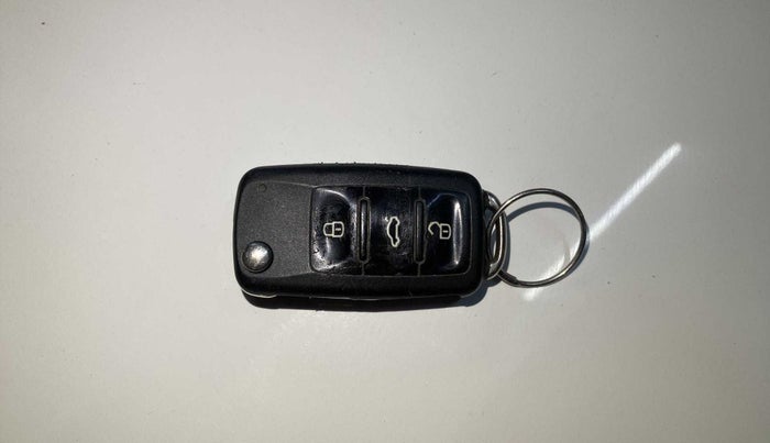 2017 Volkswagen Polo COMFORTLINE 1.2L, Petrol, Manual, 55,025 km, Key Close Up