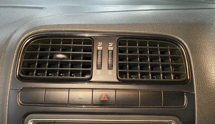 2017 Volkswagen Polo COMFORTLINE 1.2L, Petrol, Manual, 55,025 km, AC Unit - Front vent has minor damage