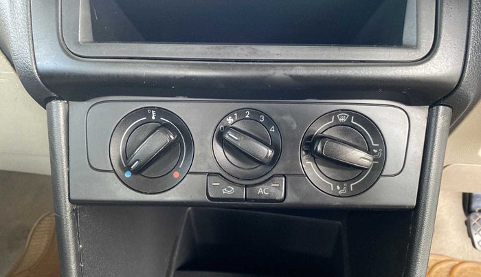 2011 Volkswagen Polo COMFORTLINE 1.2L, Diesel, Manual, 1,02,369 km, AC Unit - Car heater not working