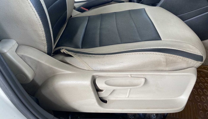 2011 Volkswagen Polo COMFORTLINE 1.2L, Diesel, Manual, 1,02,369 km, Driver Side Adjustment Panel