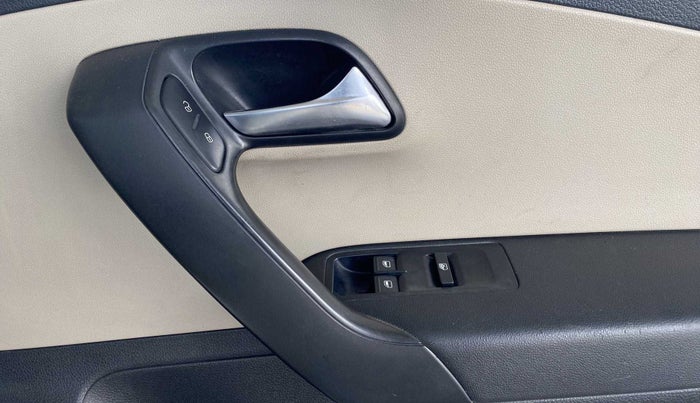 2011 Volkswagen Polo COMFORTLINE 1.2L, Diesel, Manual, 1,02,369 km, Driver Side Door Panels Control