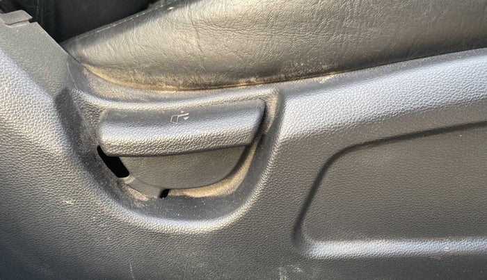 2019 Hyundai Elite i20 MAGNA PLUS 1.2, CNG, Manual, 53,355 km, Driver Side Adjustment Panel