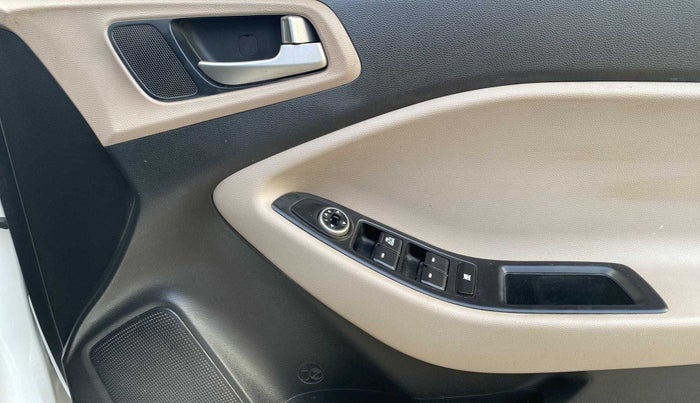 2019 Hyundai Elite i20 MAGNA PLUS 1.2, CNG, Manual, 53,355 km, Driver Side Door Panels Control