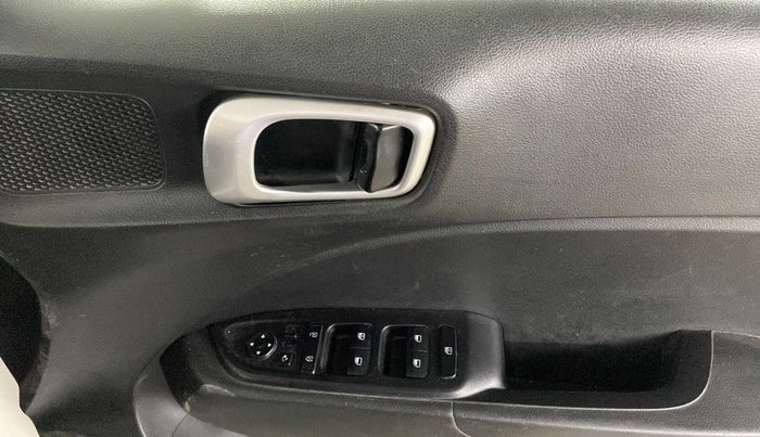 2019 Hyundai VENUE SX 1.4 CRDI, Diesel, Manual, 50,826 km, Driver Side Door Panels Control