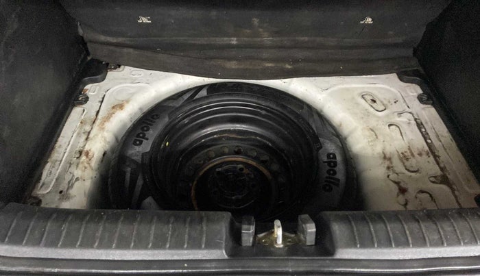 2019 Hyundai VENUE SX 1.4 CRDI, Diesel, Manual, 50,826 km, Boot floor - Slight discoloration