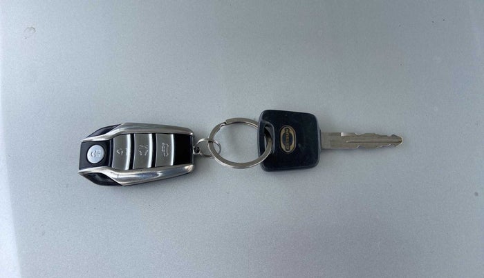 2017 Datsun Redi Go T, Petrol, Manual, 40,061 km, Key Close Up