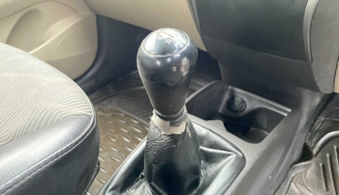 2012 Hyundai Eon MAGNA +, Petrol, Manual, 59,257 km, Gear lever - Boot cover slightly torn