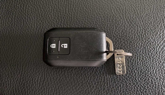 2019 Toyota Glanza V, Petrol, Manual, 16,386 km, Key Close Up