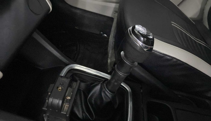 2019 Renault TRIBER RXT, Petrol, Manual, 56,503 km, Gear lever - Boot cover slightly torn