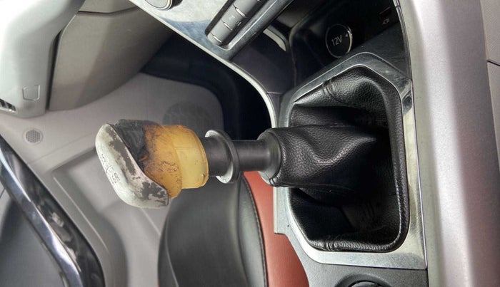 2018 Tata NEXON XT PETROL, Petrol, Manual, 55,626 km, Gear lever - Knob cover torn