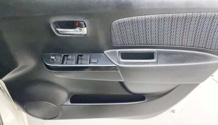 2015 Maruti Wagon R Stingray VXI, Petrol, Manual, 79,240 km, Driver Side Door Panels Control