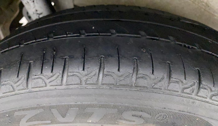 2015 Maruti Wagon R Stingray VXI, Petrol, Manual, 79,240 km, Right Rear Tyre Tread