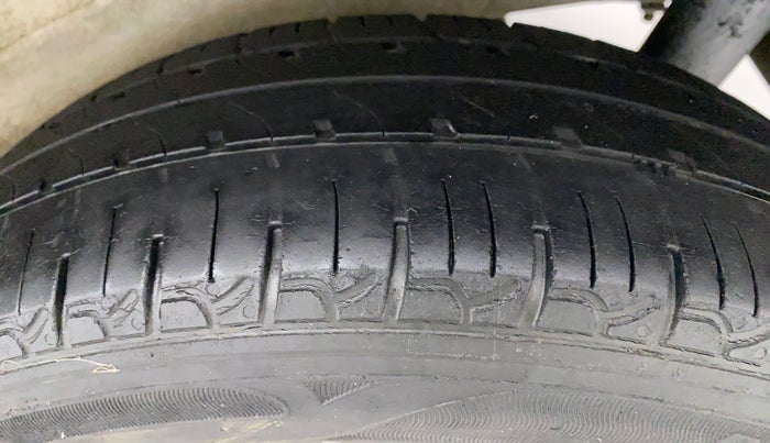 2015 Maruti Wagon R Stingray VXI, Petrol, Manual, 79,186 km, Left Rear Tyre Tread