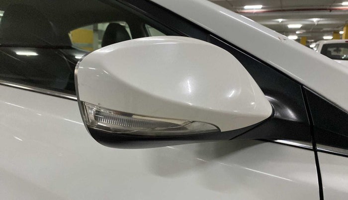 2016 Hyundai New Elantra 1.8 SX AT VTVT, Petrol, Automatic, 94,329 km, Right rear-view mirror - Indicator light has minor damage