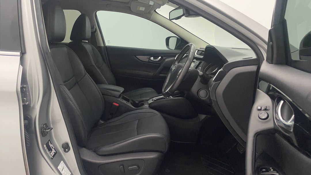 2017 Nissan Qashqai Ti, Automatic, 81266 km, Right Side Front Door Cabin View