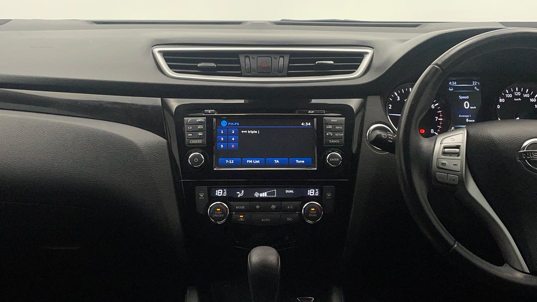 2017 Nissan Qashqai Ti, Automatic, 81266 km, Center Console