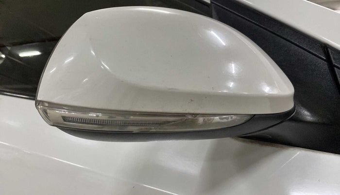 2017 Hyundai Grand i10 SPORTZ (O) AT 1.2 KAPPA VTVT, Petrol, Automatic, 69,705 km, Right rear-view mirror - Indicator light has minor damage