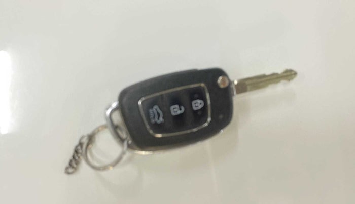 2018 Hyundai Xcent SX 1.2, Petrol, Manual, 49,077 km, Key Close Up