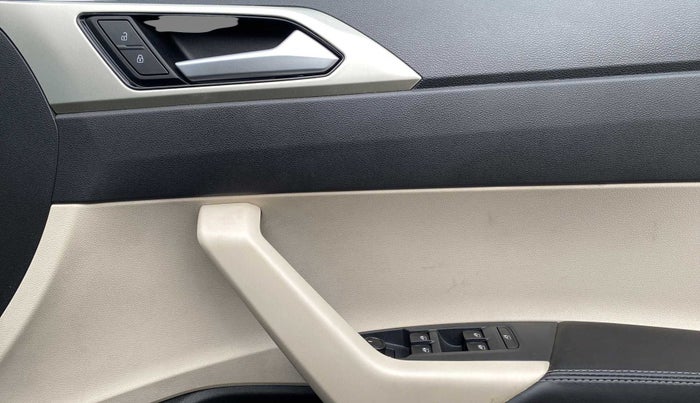 2022 Volkswagen VIRTUS HIGHLINE TSI 1.0 AT, Petrol, Automatic, 6,664 km, Driver Side Door Panels Control