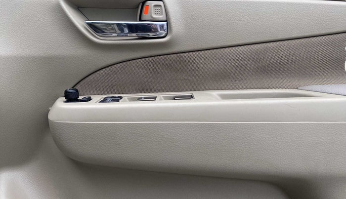 2018 Maruti Ciaz ZETA DIESEL 1.3, Diesel, Manual, 81,305 km, Driver Side Door Panels Control