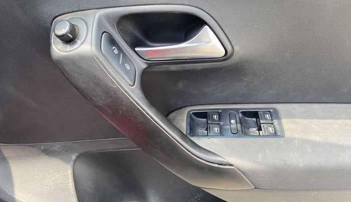 2014 Volkswagen Cross Polo HIGHLINE TDI, Diesel, Manual, 1,23,941 km, Driver Side Door Panels Control