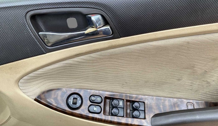 2012 Hyundai Verna FLUIDIC 1.6 CRDI EX, Diesel, Manual, 77,408 km, Driver Side Door Panels Control