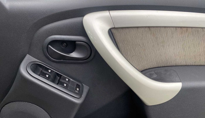 2013 Renault Duster 85 PS RXL DIESEL, Diesel, Manual, 97,629 km, Driver Side Door Panels Control