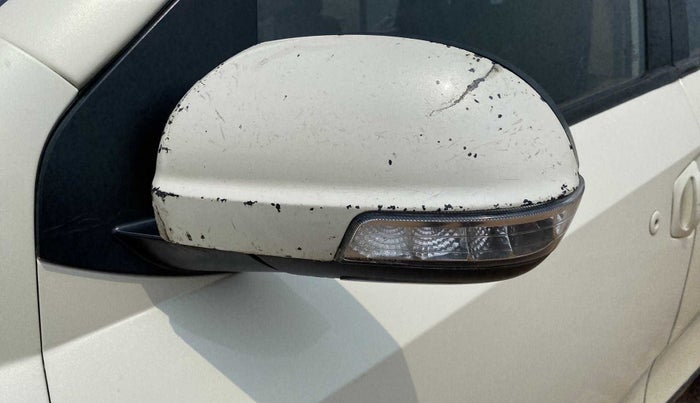 2013 Mahindra XUV500 W8, Diesel, Manual, 62,401 km, Left rear-view mirror - Cover has minor damage