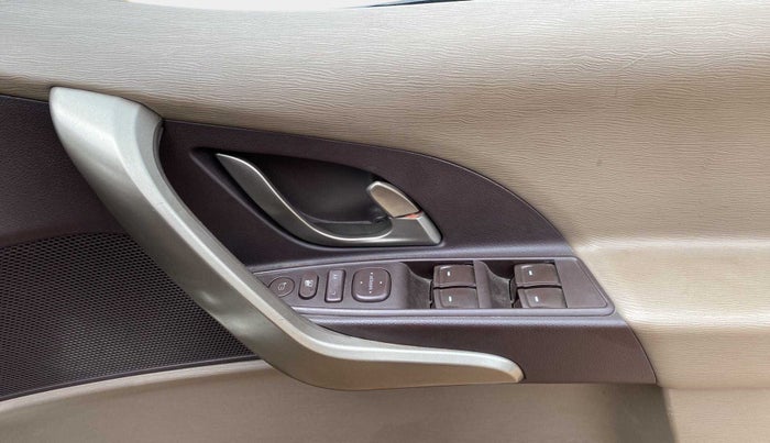 2013 Mahindra XUV500 W8, Diesel, Manual, 62,401 km, Driver Side Door Panels Control