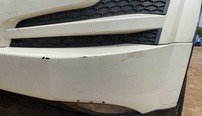 2013 Mahindra XUV500 W8, Diesel, Manual, 62,401 km, Front bumper - Paint has minor damage