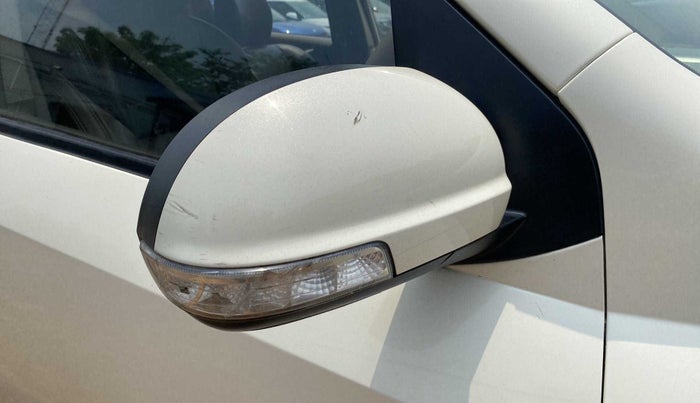 2013 Mahindra XUV500 W8, Diesel, Manual, 62,401 km, Right rear-view mirror - Indicator light has minor damage